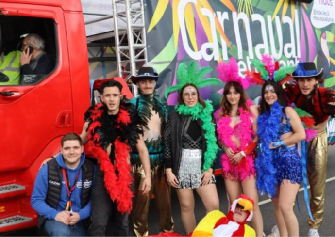Le BDE Les 5 Mousquetaires de l'école de commerce AFTEC Caen au carnaval