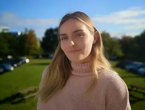 Emma, étudiante en BTS Communication à Rennes