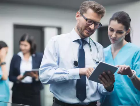 AU PROGRAMME DU BTS SERVICES ET PRESTATIONS DES SECTEURS SANITAIRE ET SOCIAL (SP3S)