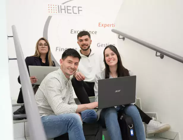 groupe-étudiants-IHECF